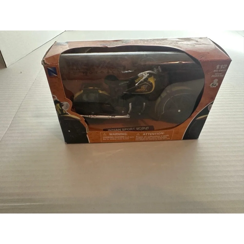 Indian Sport Scout 1:12 Die-Cast Motorcycle Model Yellow/Burgundy